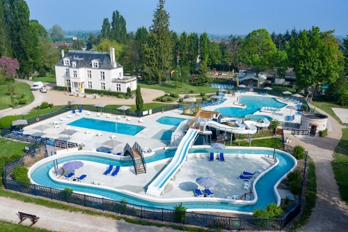 Le camping 5* Château des Marais.