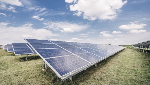 Une centrale solaire développée par BayWa. © DR