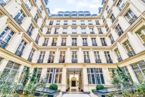 Le 92 rue de Richelieu, dans le 2e arrondissement de Paris. Le 92 rue de Richelieu, dans le 2e arrondissement de Paris.