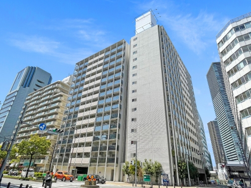 L'immeuble de logements Zeus Nishi Umeda à Osaka.