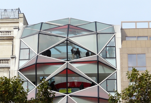 Le "C42" sur les Champs-Élysées. © Wikimedia Le "C42" sur les Champs-Élysées. © Wikimedia