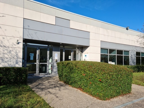 Un des bâtiments repris par Alderan.