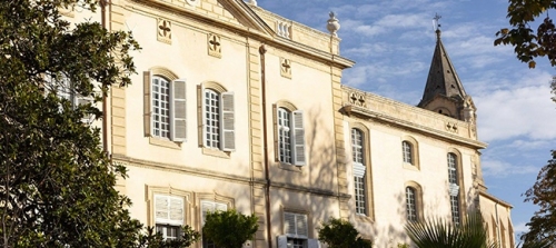 Le Château de Collias, en Occitanie. 