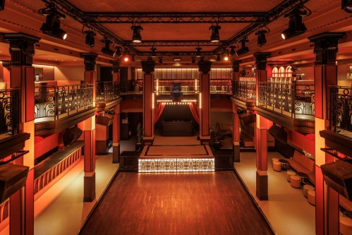 Le Club Haussmann à l'intérieur du 23 Taitbout, dans le 9e arrondissement de Paris.  Le Club Haussmann à l'intérieur du 23 Taitbout, dans le 9e arrondissement de Paris.