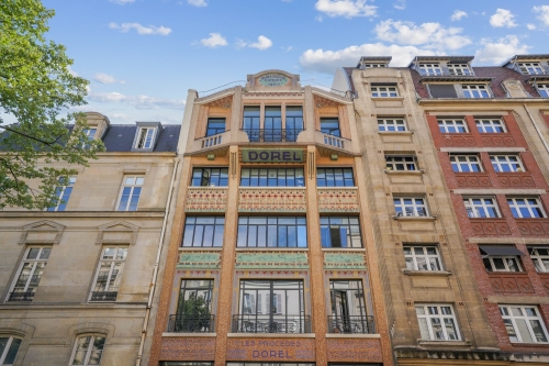Le 45 de Tocqueville dans le 17e arrondissement de Paris.  Le 45 de Tocqueville dans le 17e arrondissement de Paris.