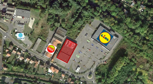 L'immeuble commercial d'Esbly acquis par Axiom et ses anciens locataires. 