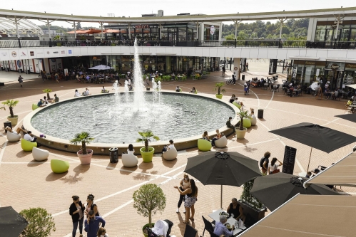 Le centre commercial L'Heure Tranquille, à Tours. © Apsys