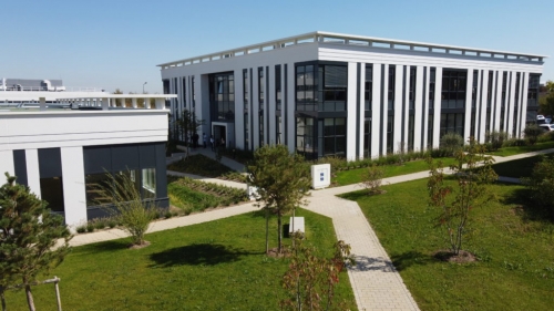 L'un des bâtiments d'Omega Parc, à Élancourt