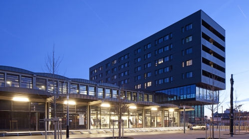 L'École Strate, rue Paul Montrochet, à Lyon.  L'École Strate, rue Paul Montrochet, à Lyon.