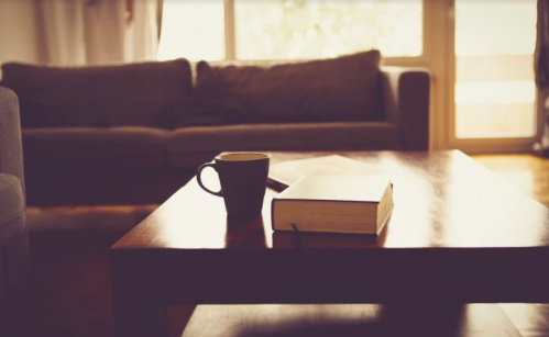 Le CEGeLog est le premier contrat de concession accordé en France pour la gestion externalisée du parc de logements domaniaux du ministère des Armées. 