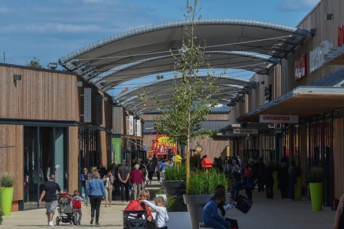 Le centre commercial Cap Émeraude à Dinard-Pleurtuit, propriété de Frey