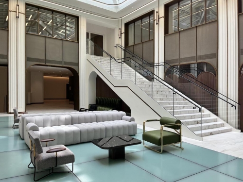 Le hall du 106 Haussmann, Paris 8. 