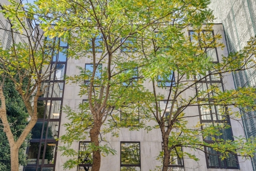 L'ensemble immobilier de bureaux qui sera transformé en résidence hôtelière d’ici août 2024. 