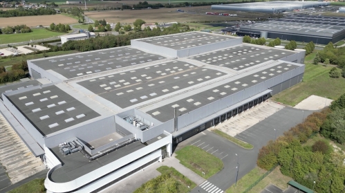 L'entrepôt de Meung-sur-Loire porté par Castignac.  L'entrepôt de Meung-sur-Loire porté par Castignac.