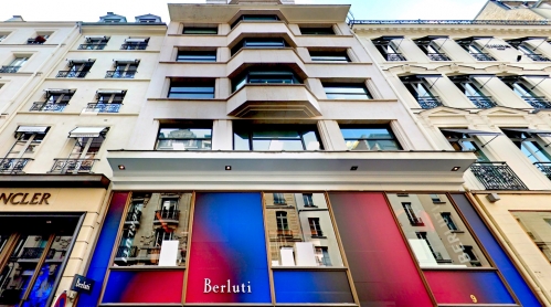Le 9 Faubourg Saint-Honoré accueille notamment la boutique Berluti.