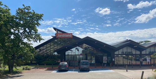 Jardiland occupe ses sites sur le long terme. 