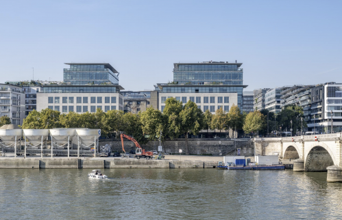 Le Sequana à Paris. Arte Charpentier/Boegly Grazia