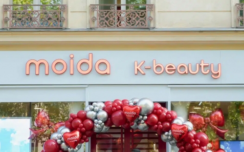 Moida au 30 Champs-Élysées. 