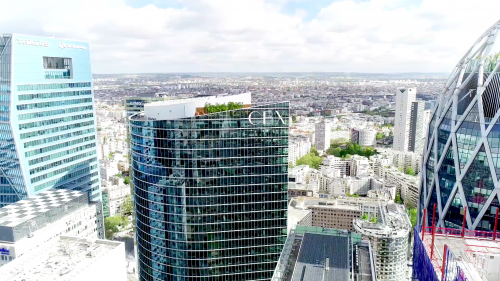 La tour CBX à La Défense