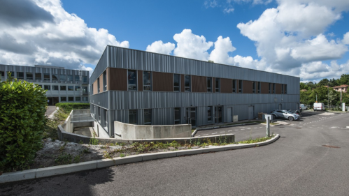 L'immeuble Miniparc est situé au coeur de la Techlid, principal pôle tertiaire de l'ouest lyonnais. ©Midi 2i