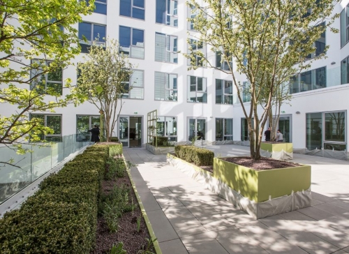 Le R Com à Rueil-Malmaison, repris par Perial Asset Management. © Axe Promotion