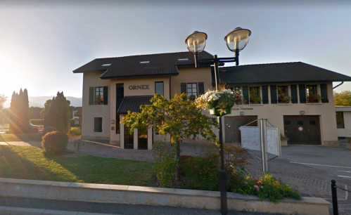 La mairie d'Ornex en Auvergne-Rhône-Alpes. © Maps