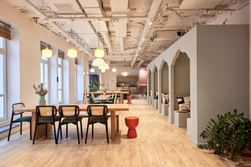 Morning en bail précaire au 23 Rue de l'Amiral d'Estaing, dans le 16e arrondissement de Paris. 