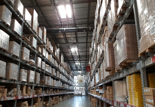 Les entrepôts séduisent les investisseurs.