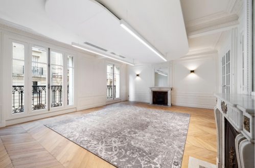 Un plateau de bureaux au 19 boulevard Henri IV à Paris. 