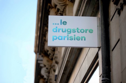 Le Drugstore Parisien est un concept store beauté/bien-être lancé par par Casino et L'Oréal.
