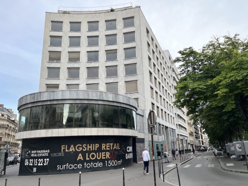 Le 40 George V, à Paris 8.  Le 40 George V, à Paris 8.