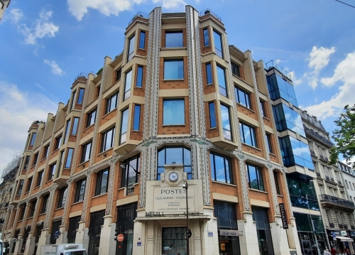 L'immeuble Inpost situé au 66-70 avenue Charles de Gaulle, à Neuilly-sur-Seine. 