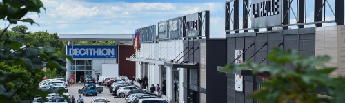 Le retail park Le Vigen appartenant à Patrimoine et Commerce.