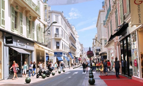La rue d'Antibes à Cannes. DR