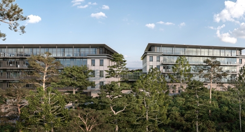 Les immeubles Cor Natura B & C, développés par Courtin Real Estate à Sophia Antipolis et repris par Newton Offices