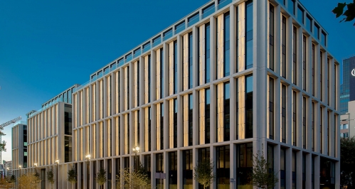 Nowogrodzka Square à Varsovie, entre dans le portefeuille d'Amundi Immobilier. © Yareal