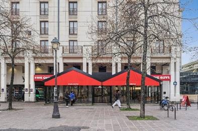 Le local commercial de 565 mètres carrés entièrement loué à Five Guys