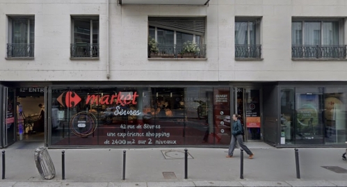 Le Carrefour Market du 42 rue de Sèvres, à Paris 7. 