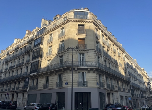 Le 12-14 ue Clément Marot dans le 8e arrondissement de Paris. 