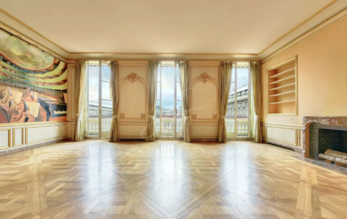 L'étage noble du 15 Beaujolais, Paris 1. © John Taylor