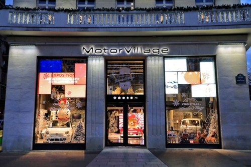 Le Motor Village de Fiat, rond-point des Champs-Elysées. DR