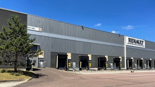 La plateforme Renault à Sens.  La plateforme Renault à Sens.