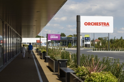 Le centre commercial Times Square à Cormontreuil, propriété de Frey