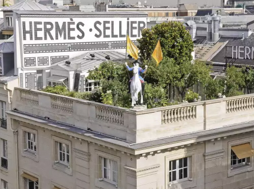 Le rooftop du siège d'Hermès au 24 Faubourg Saint-Honoré, à Paris 8. 