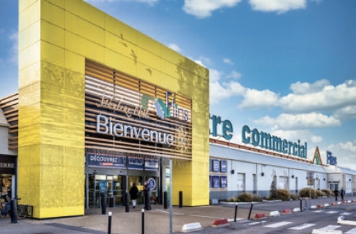 Le centre commercial régional de Flins. 