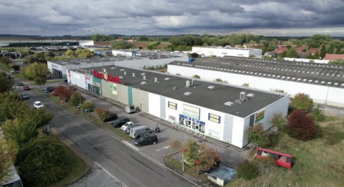 L’ensemble, loué à Bureau Vallée, King Jouet et Happy Cash acquis par un family office