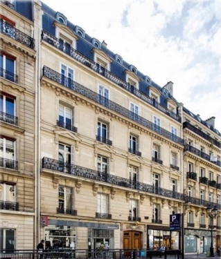 L'immeuble, qui abrite le siège historique de 14 Pyramides Notaires 