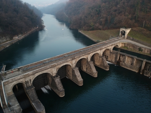 Les centrales hydroélectriques assurent un approvisionnement en énergie renouvelable. Les centrales hydroélectriques assurent un approvisionnement en énergie renouvelable.