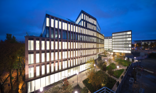 Le complexe Quadrans jouxte le ministère des Armées, Paris 15. © Bouygues Construction