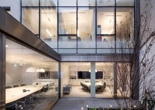 Le 35 Bassano change de mains. © Axel Schoenert Architectes